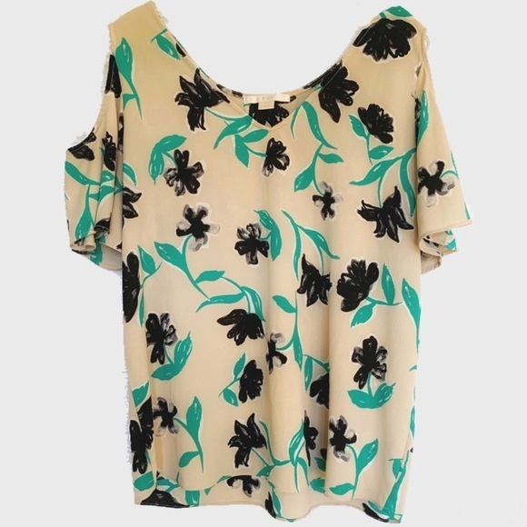 c&e Tops - ✨c&e Cold Shoulder Floral Blouse